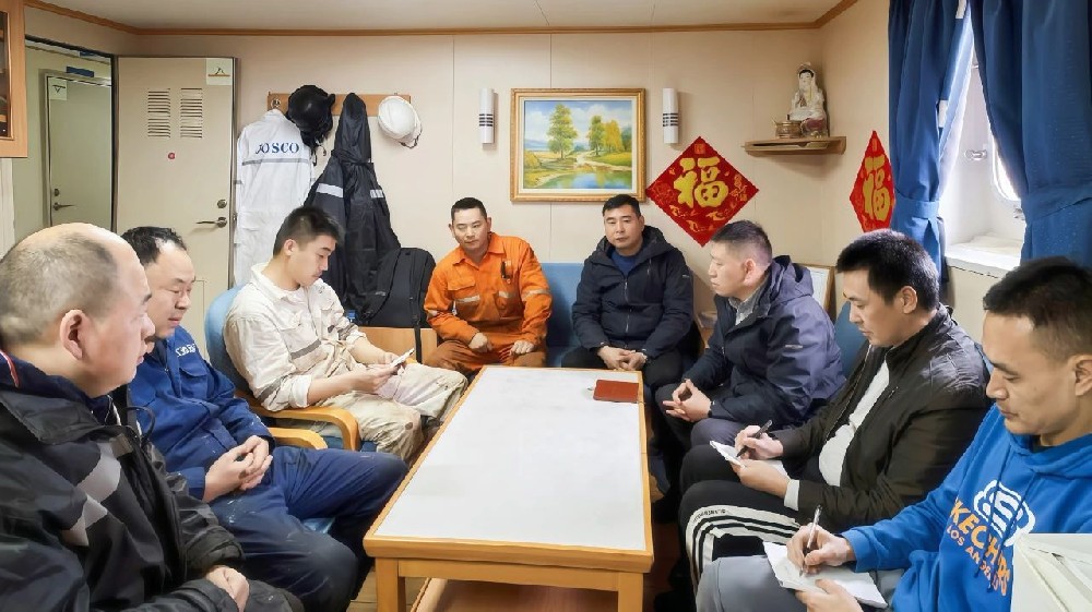 共筑安全防線，傳遞新春溫暖—— 江蘇遠(yuǎn)洋所屬散貨公司對“江遠(yuǎn)永州”輪開展安全檢查與春節(jié)慰問活動