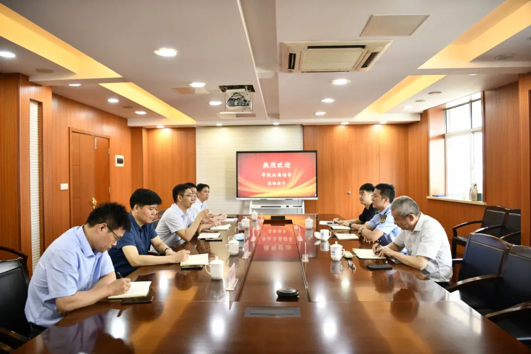 南京市交通執(zhí)法局五支隊到江蘇遠(yuǎn)洋助企紓困