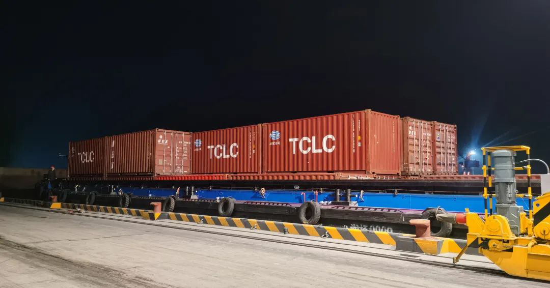 強國復(fù)興有我，扛起國企擔(dān)當(dāng) | 港口功能延伸至內(nèi)陸碼頭 港航協(xié)同打造全程物流 江蘇遠洋一批“陸改水”大宗物資運出