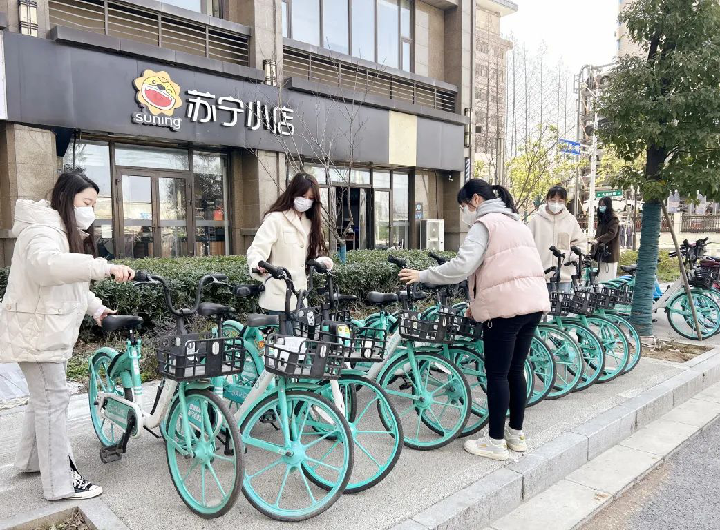 匯聚遠(yuǎn)洋青春力量，傳承發(fā)揚(yáng)雷鋒精神——新世紀(jì)團(tuán)支部開展學(xué)雷鋒活動(dòng)