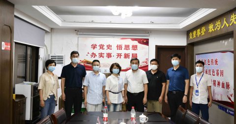 同心同在 共抗疫情 江蘇遠(yuǎn)洋向湖南路街道管委會(huì)贈(zèng)送防疫物資