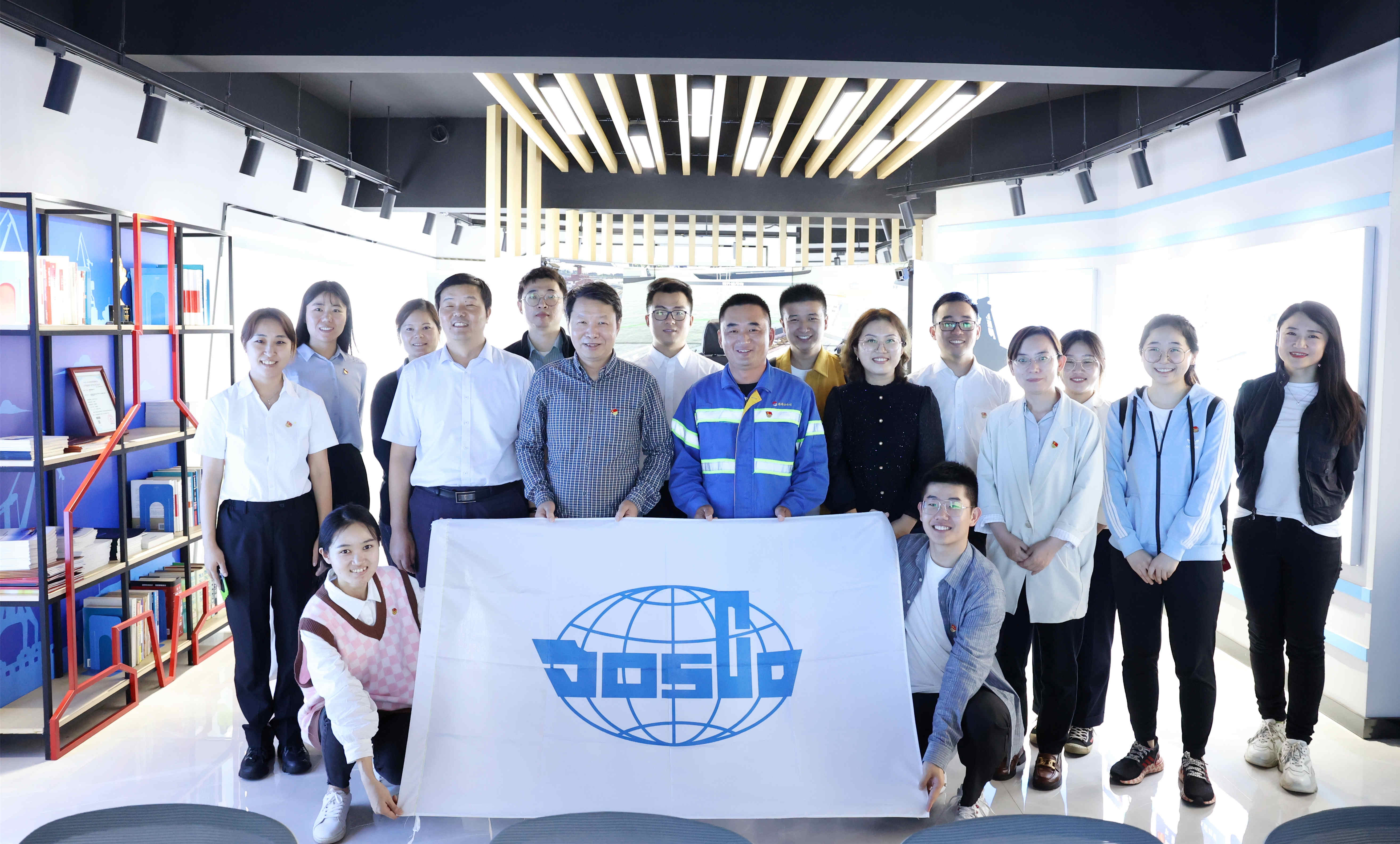 學習永遠在路上 江蘇遠洋宣傳系統(tǒng)赴張家港港參觀交流