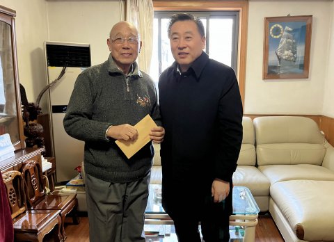 晁陽帶隊走訪慰問江蘇遠洋老黨員老干部