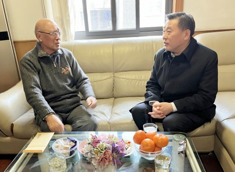 扶貧濟(jì)困獻(xiàn)愛(ài)心，溫馨和諧過(guò)春節(jié)