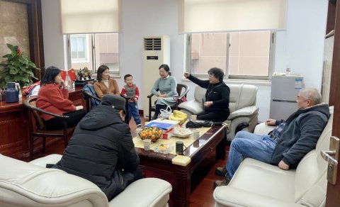 江蘇遠洋船員、家屬齊聚服務(wù)站——其樂融融話新年，心里牽掛“敬業(yè)的你”