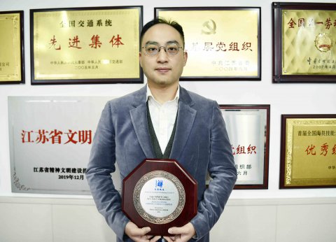 喜報！“江遠常州”輪船長繆燚獲香港海事處“海員戰(zhàn)疫”獎