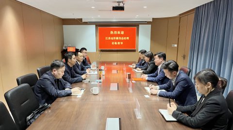 戴偉率隊(duì)赴江蘇省興聯(lián)海運(yùn)有限公司交流座談